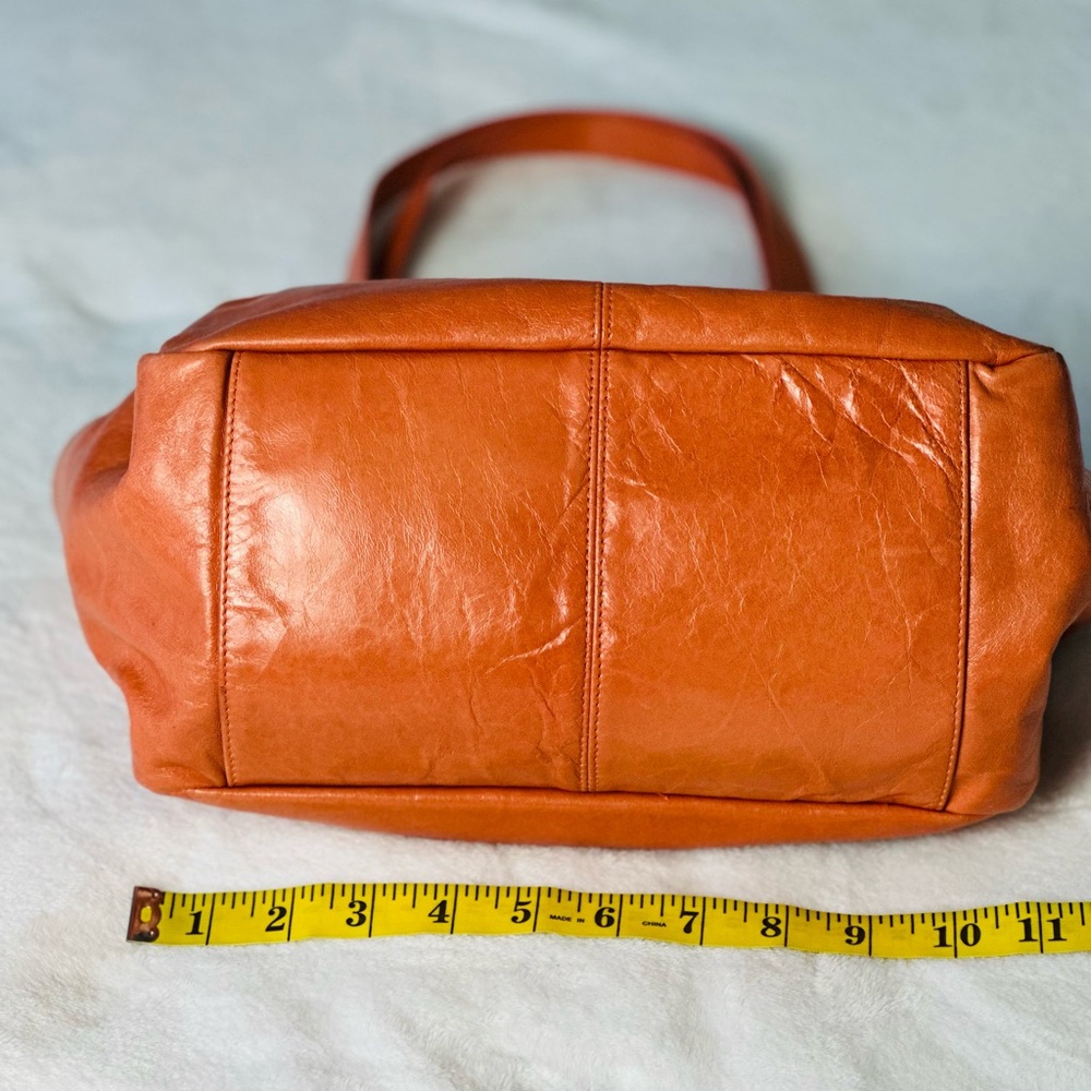 HOBO International Leather Shoulder Bag Medium Size in Salmon Color - Picture 2 of 7